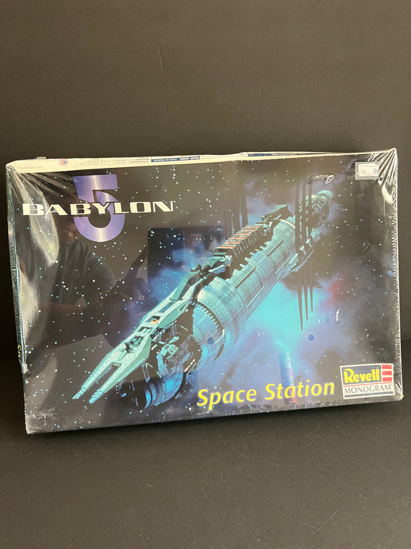 Load image into Gallery viewer, Babylon 5 Model Kit - Sealed - 1998
